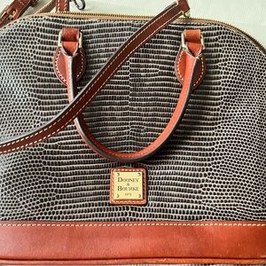 Dooney & Bourke women purse